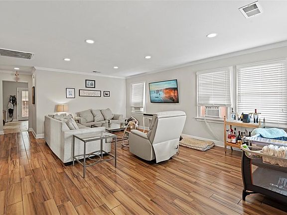 2nd image of 724 Avenue E