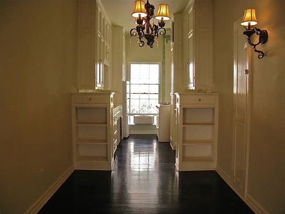 5th image of 555 N Rossmore Ave APT 202