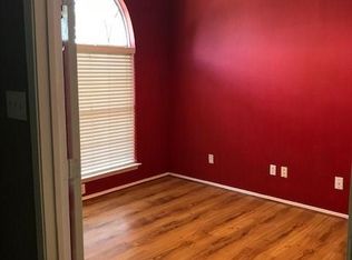 906 Switzer Ln, Cedar Hill, TX 75104