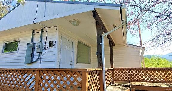 2nd image of 74 Hill St
