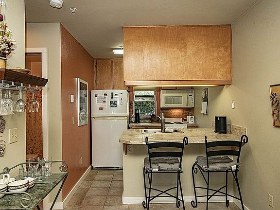 5th image of 714 Cascade Ave Unit 14