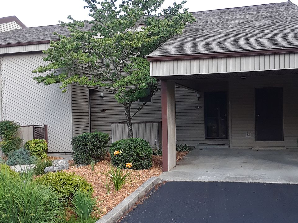1st image of 29 Lakeshore Ter Unit 9