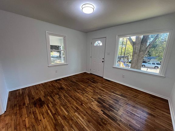 5th image of 326 Woodview Ave