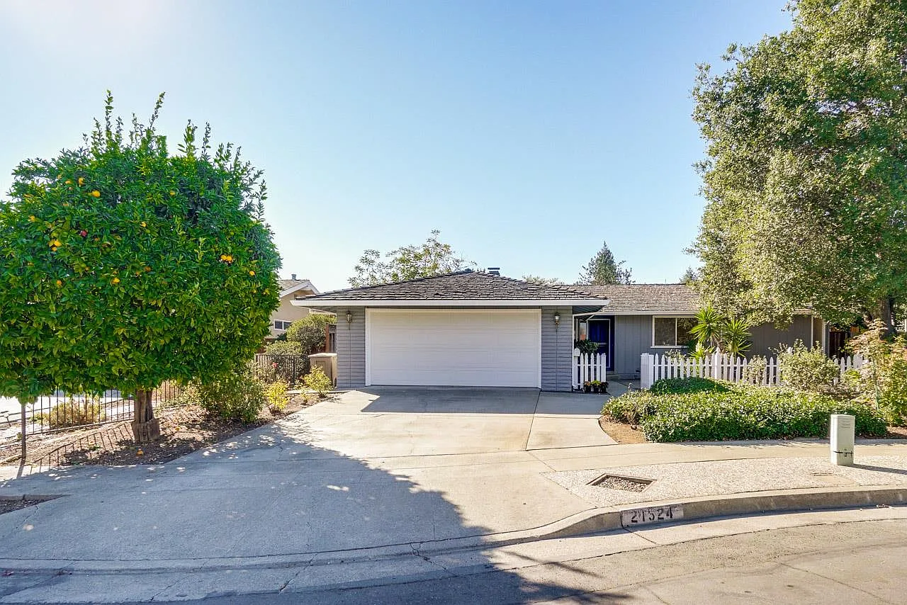 21524 Conradia Ct photo 1