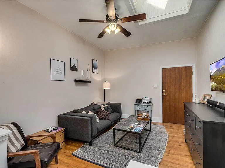 39 N Clarkson St #B — Photo 4