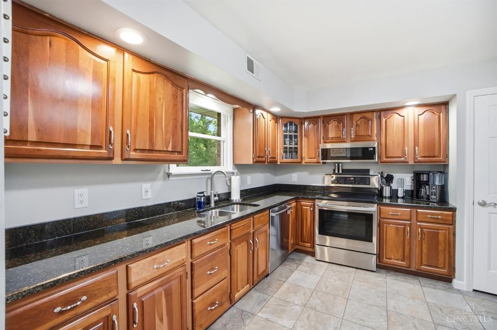 4795 Blue Meadow Ln, Cincinnati, OH - More