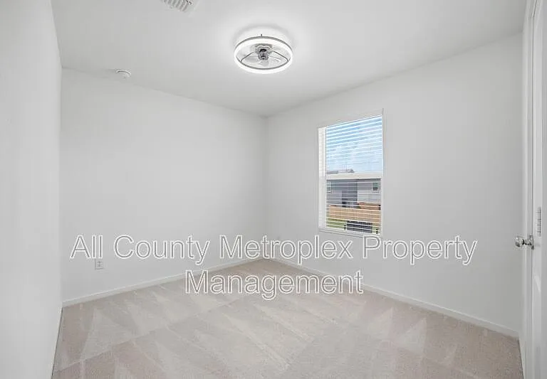6225 Kingfisher Way — Photo 2