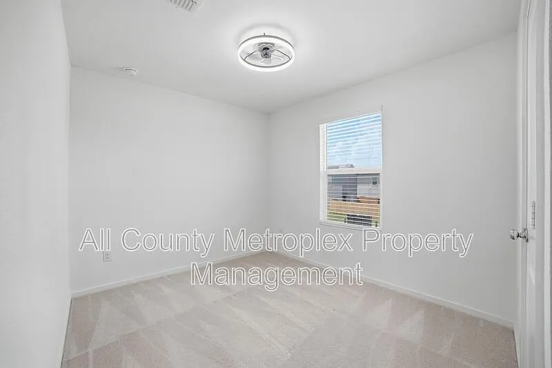 Building Photo - 6225 Kingfisher Way