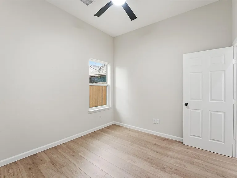 4354 Clover St #B — Photo 11