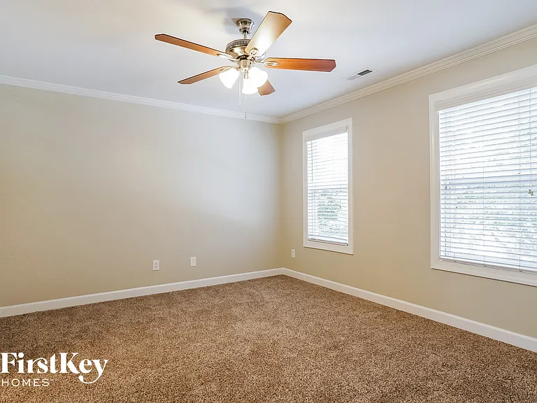 1019 Village River Dr — Photo 8