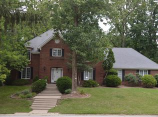 200 Raintree Dr, Zionsville, IN 46077