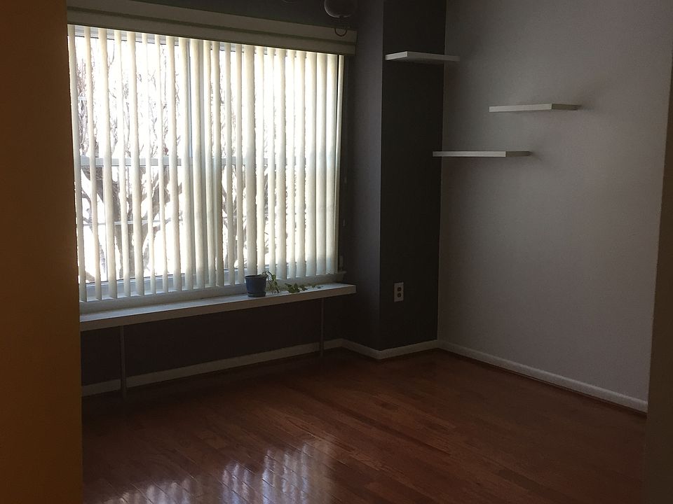 DINING ROOM 12'x12'(DAY)