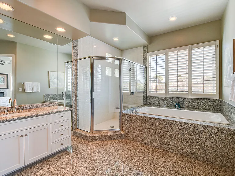 Master HIs/Hers Full Bathroom 2