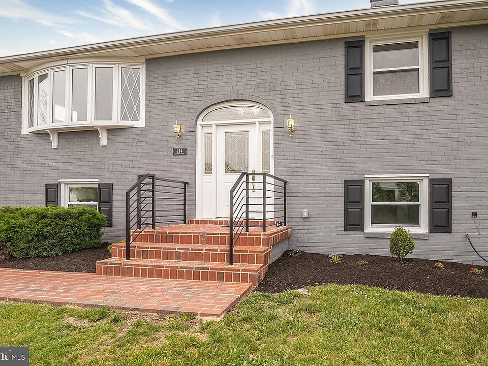 1st image of 214 Graiden St
