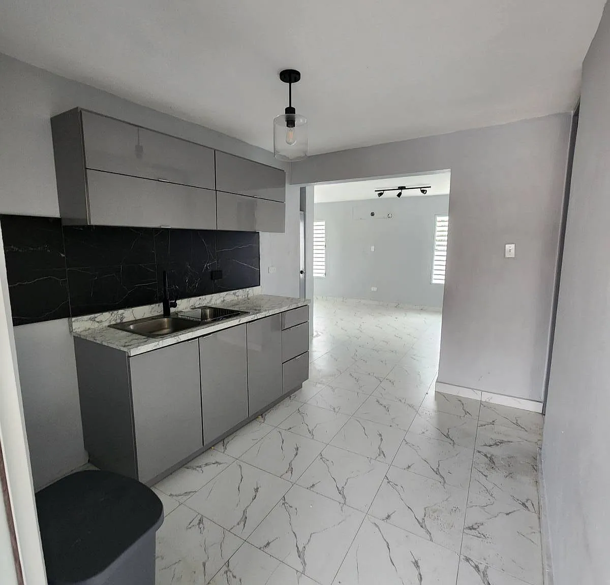 3 bed, 1.0 bath, $1,500 — Photo 1