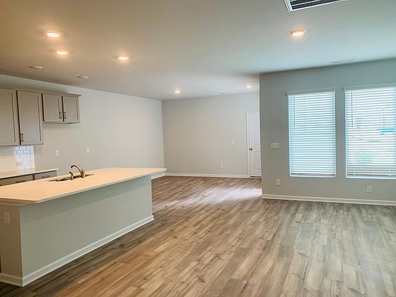 3rd image of 333 Johnston Dr