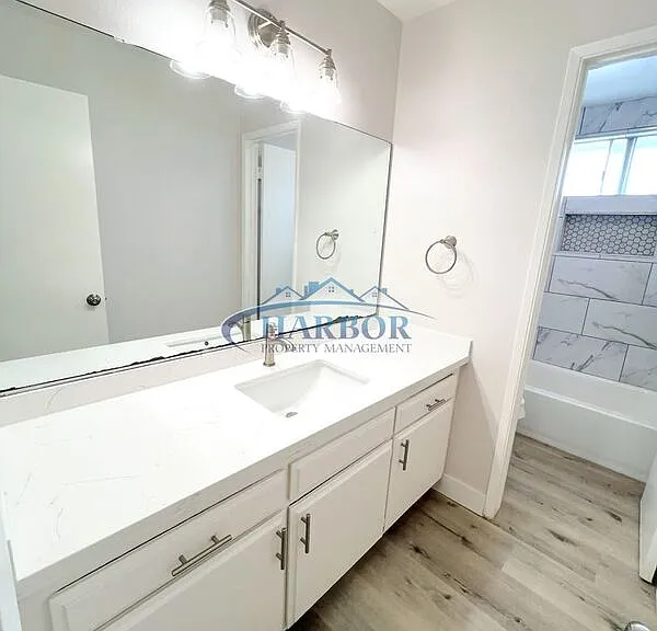 2315 S Grand Ave #11 — Photo 15