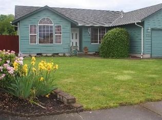 425 N 10th St, Harrisburg, OR 97446