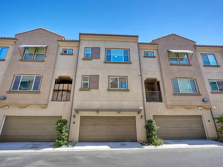 1576 Castillo Way — Photo 2
