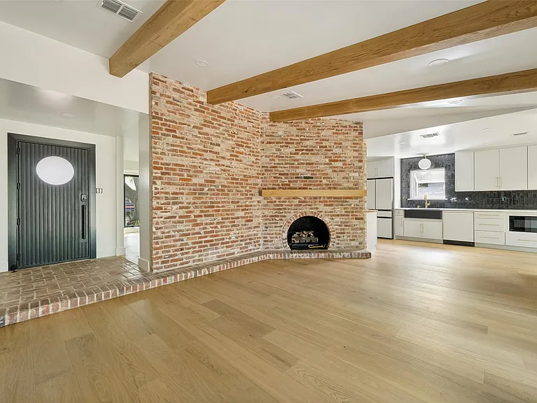 2504 Briargrove Dr — Photo 6
