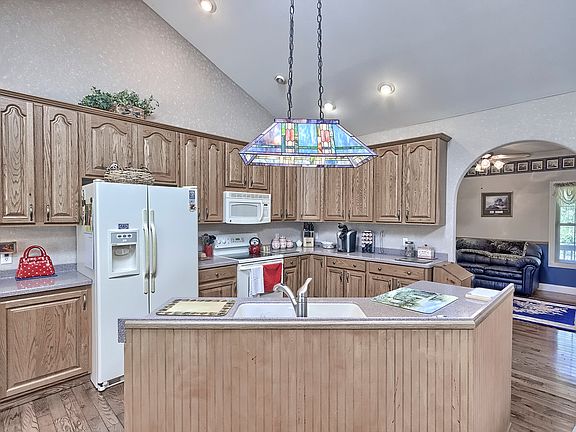 4th image of 622 Forest Dr