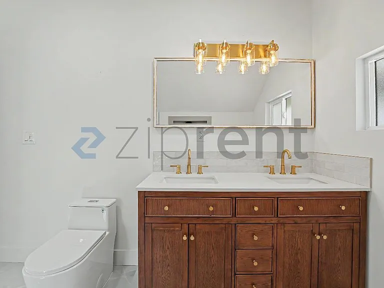1676 W 24th St — Photo 30