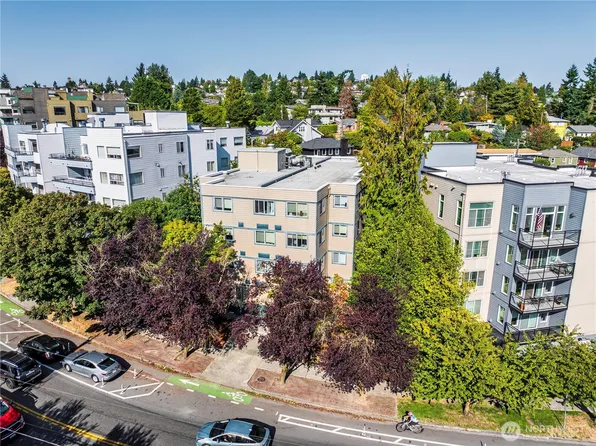 3210 SW Avalon Way, Seattle, WA 98126