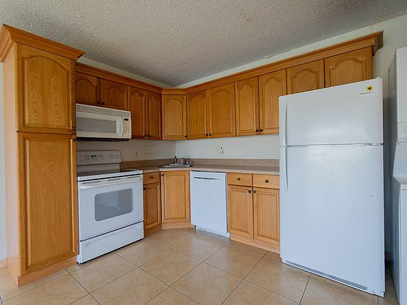 5th image of 1106 Green Pine Boulevard #F2