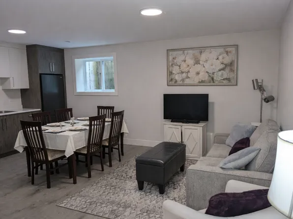 4935 Cedarcrest Ave, North Vancouver, BC V7R 3R7