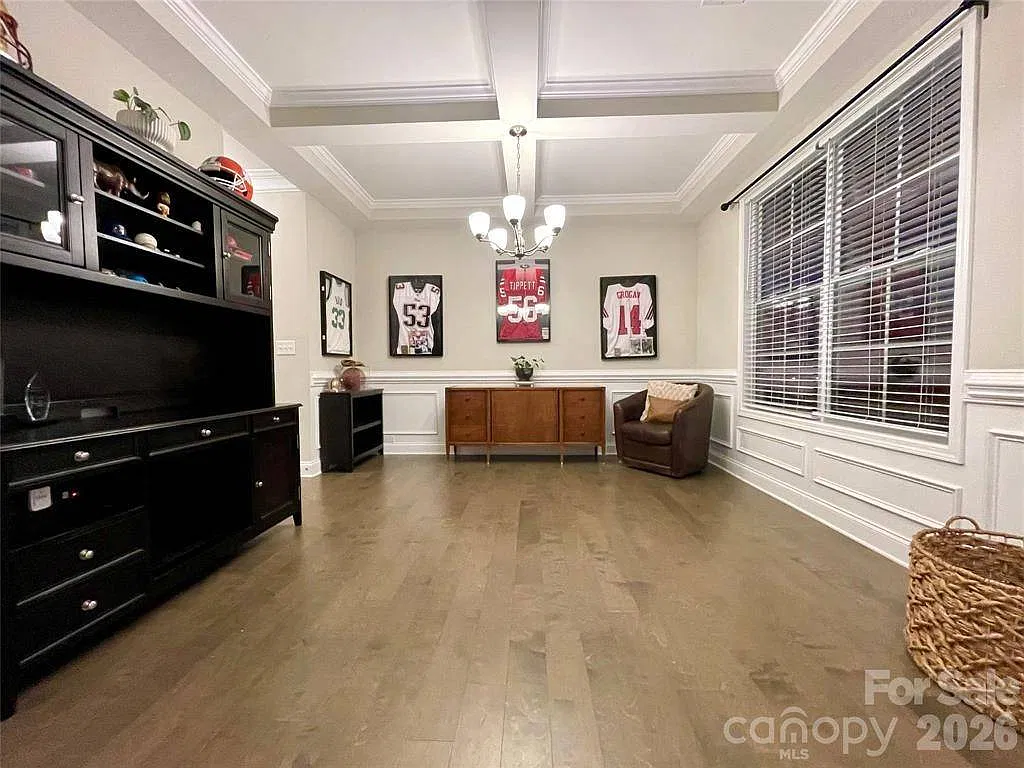 4 bed, 2.5 bath, $3,400 — Photo 3