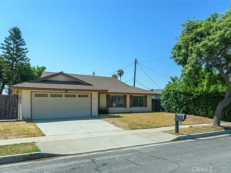 3436 Deerlane Dr — Photo 2