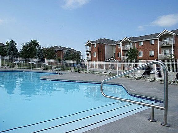 4th image of 511 Lakeside Dr APT 208
