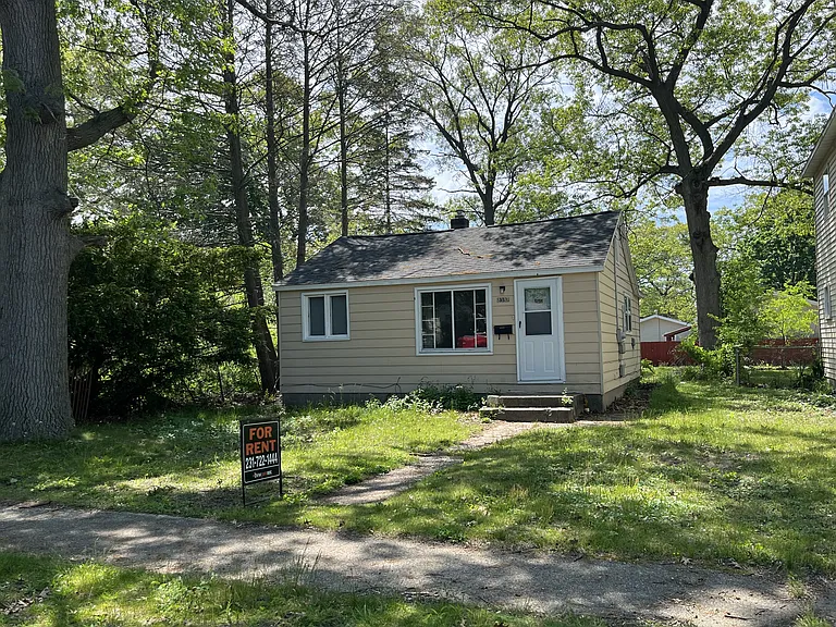 2337 Philo Ave — Photo 1