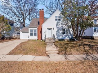 921 W 19th St, Cedar Falls, IA 50613