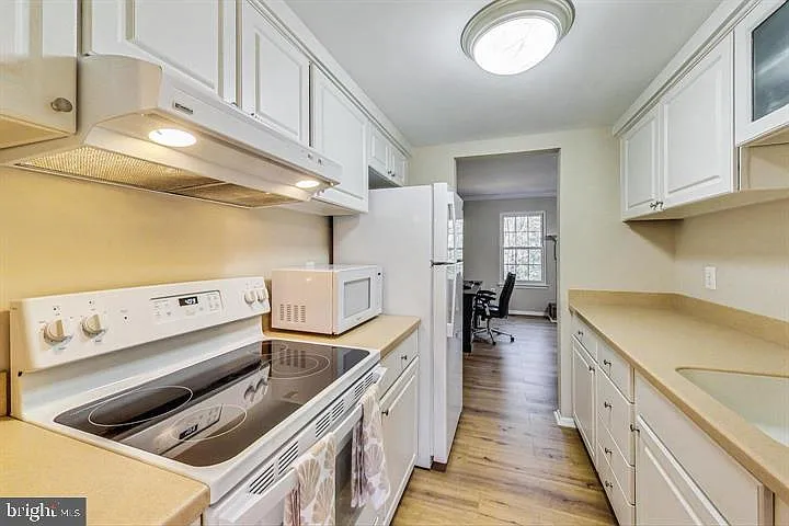 6415 Old Scotts Ct — Photo 9
