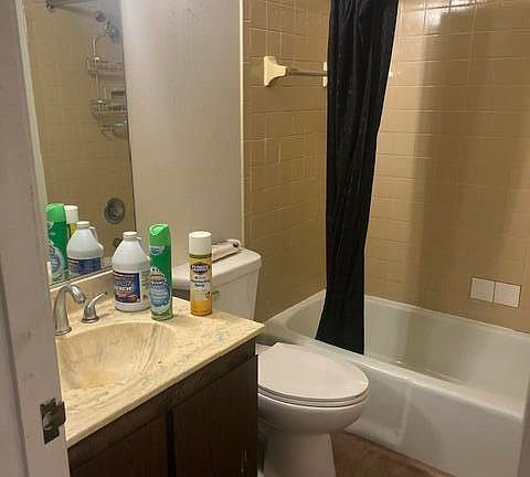 3rd image of 207 Paisley Ct