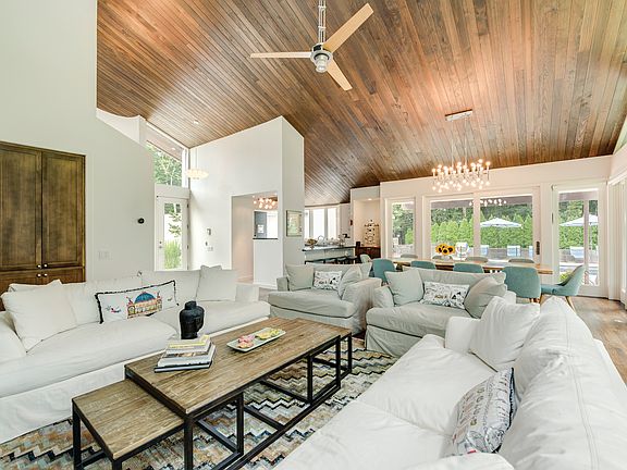 3rd image of 5 Glenn Oak Ct