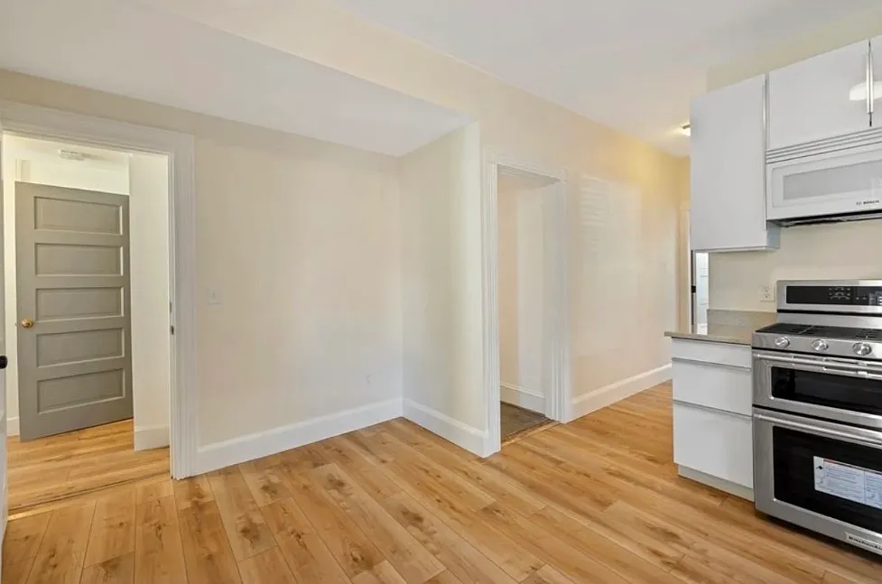 2 bed, 1100 sqft, $3,100 — Photo 2