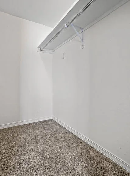 13645 Blackburn Ave — Photo 9