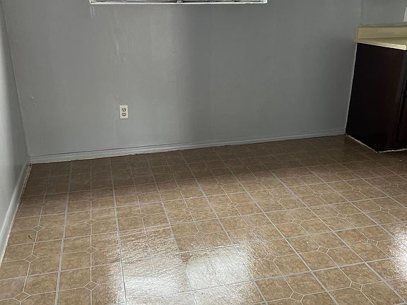 4th image of 1312 S Maddox Ave #45
