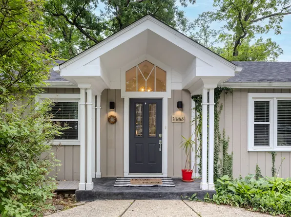 21W363 Walnut Rd, Glen Ellyn, IL 60137
