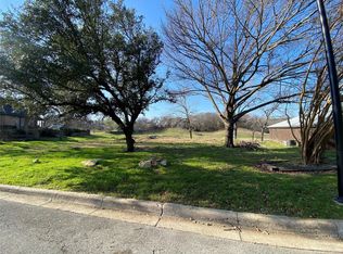208 Silverleaf Dr, Fort Worth, TX 76112