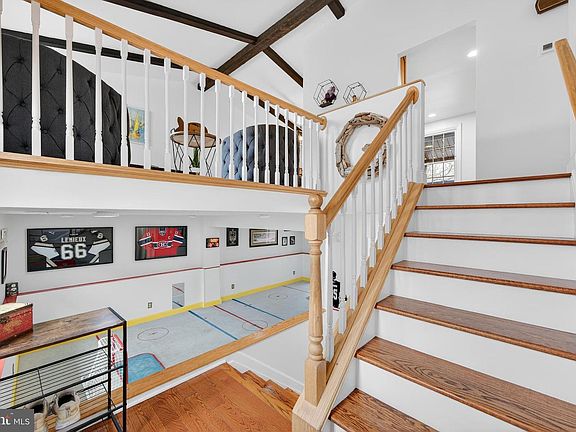 3rd image of 939 Shore Acres Rd