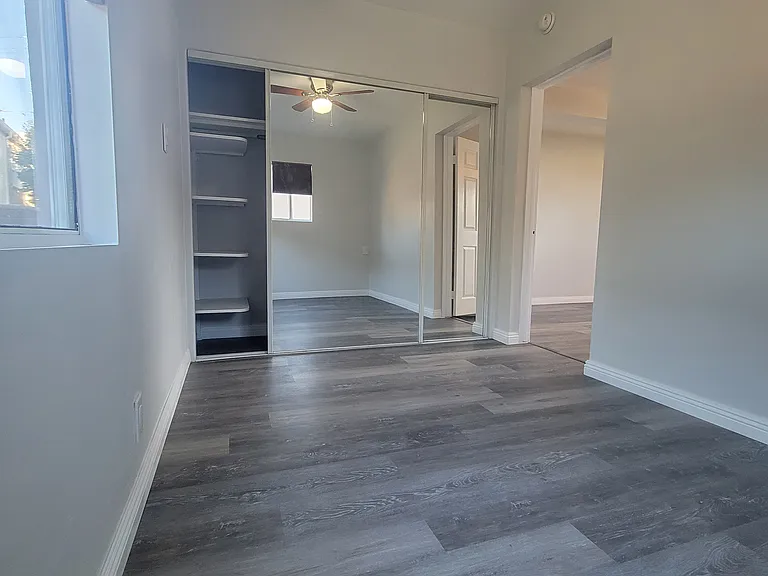 2550 Montrose Ave — Photo 14