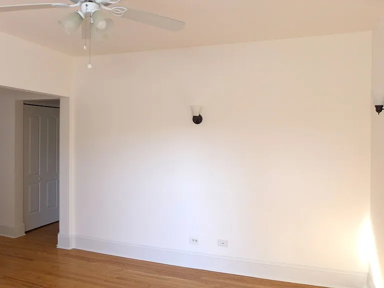 Linder/ Lawrence Apartments — Photo 25