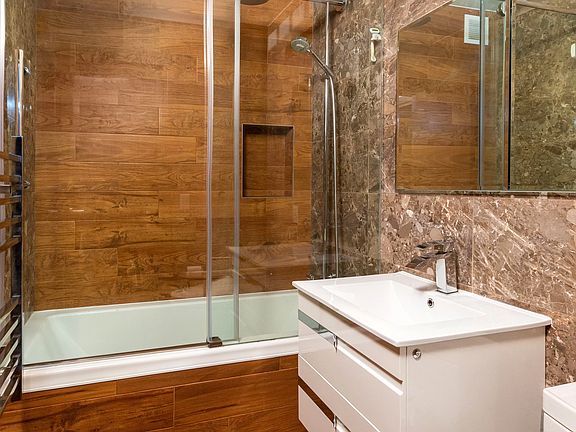 5th image of 420 E 55th St APT 5E