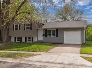3208 Westmar Dr, Bettendorf, IA