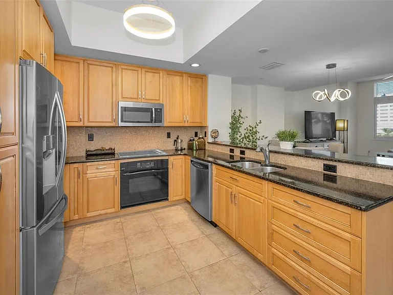 331 Cleveland St #310 — Photo 16