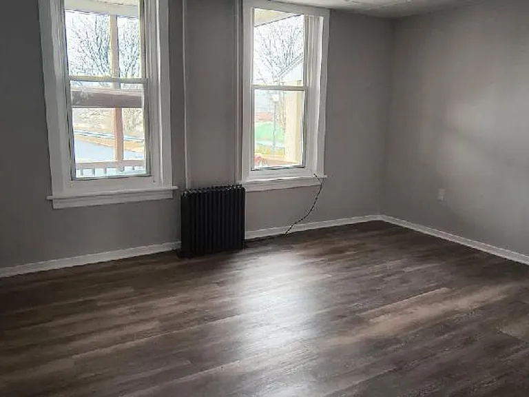 228 W 3rd St #1 — Photo 14