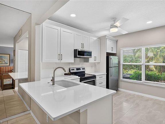 5th image of 290 Emerald Bay CIR #L7